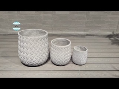 अनुकूल सिंचाई और पौधों के स्वास्थ्य के लिए हाथ से नक्काशीदार प्रबलित मिट्टी के प्लांटर ड्रेनेज छेद