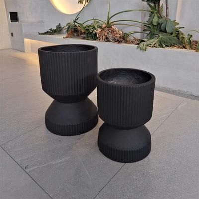 खरीदें गोल न्यूनतम बनावट फाइबर क्ले प्लांट पॉट हल्के काले रंग में online manufacture