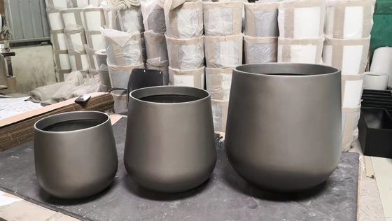 खरीदें रंगीन चमकदार छोटे बगीचे राल शीसे फाइबर फूल प्लांटर्स थोक online manufacture