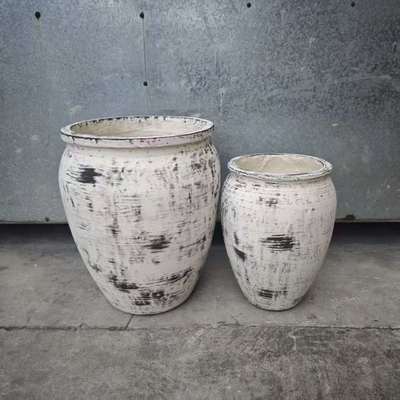 अनियमित ब्लैक ब्रश व्हाइट राउंड फाइबर क्ले प्लान्टर लॉबी रीडिजाइन