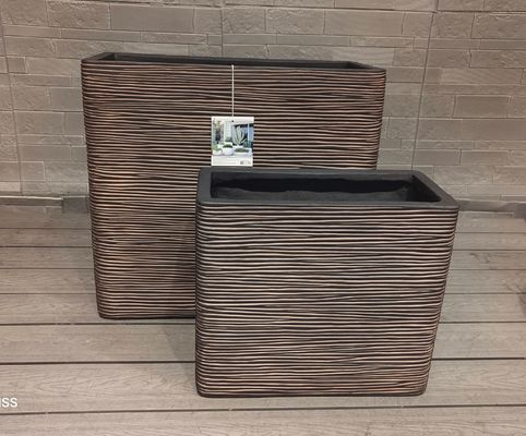 ऊंची संकीर्ण आयताकार फाइबर मिट्टी के फूलों का बर्तन स्टाइलिश आधुनिक टिकाऊ प्लांटर इनडोर/आउटडोर हरियाली के लिए बड़ा फर्श लटकाने के लिए